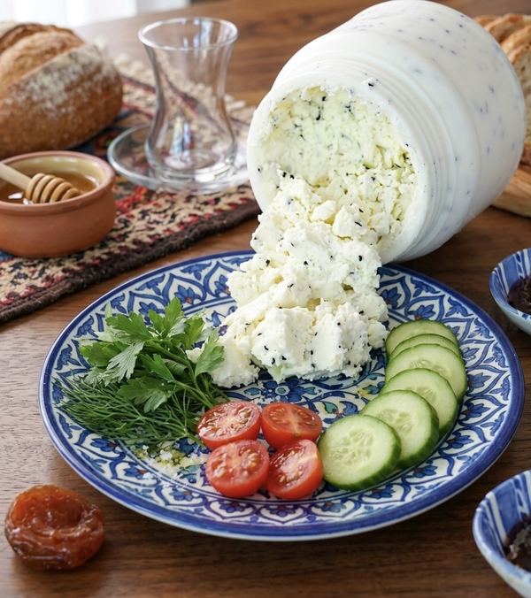 Bitlis Bidon Tulum Peyniri (Koyun – Çörek Otlu)